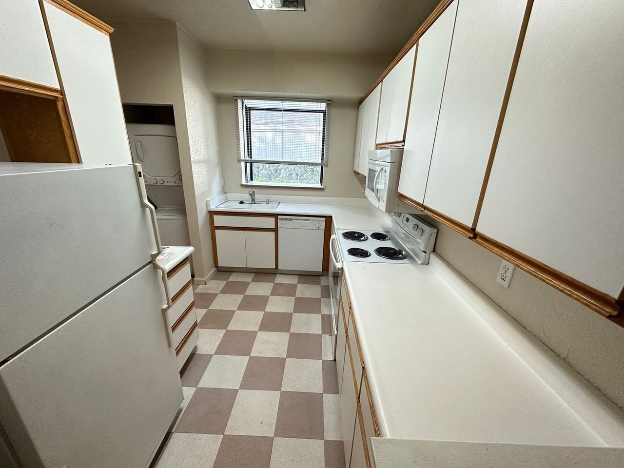 2600 Oak Rd #194 - Photo 3 of 12