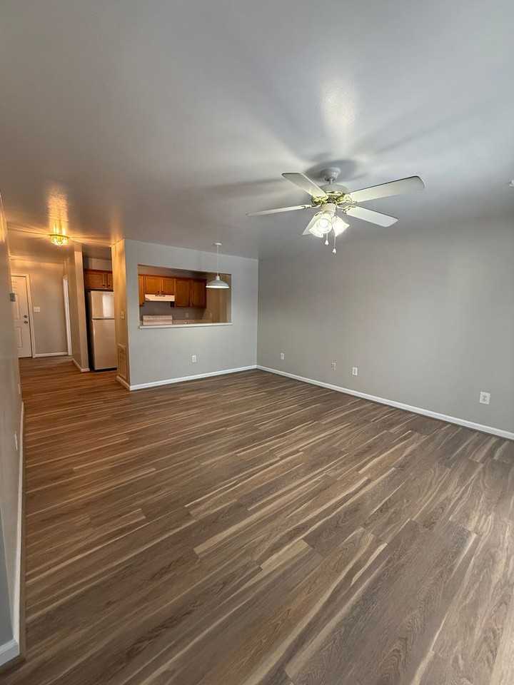 619 S Colorado St - Photo 2 of 11