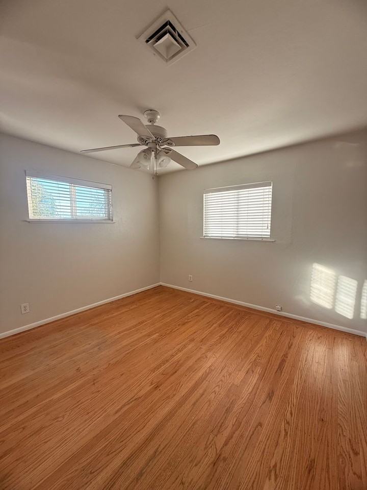 4208 Oak Knoll Dr - Photo 5 of 12