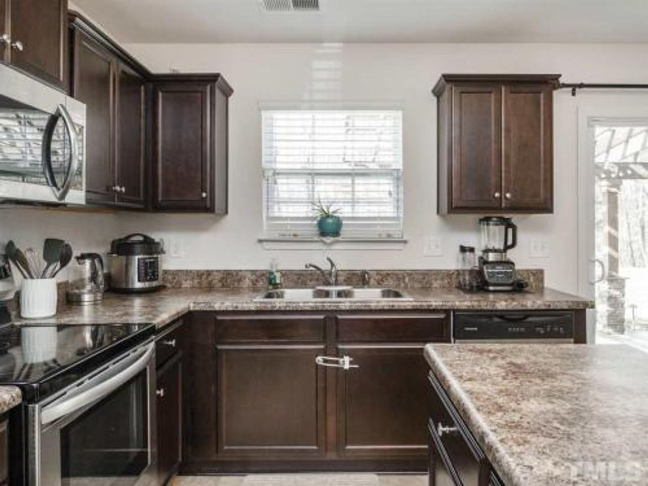 1926 Porter Hill Rd - Photo 4 of 22