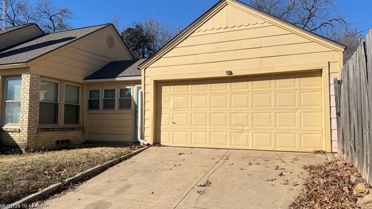 4600 Calmont Ave - Photo 2 of 34