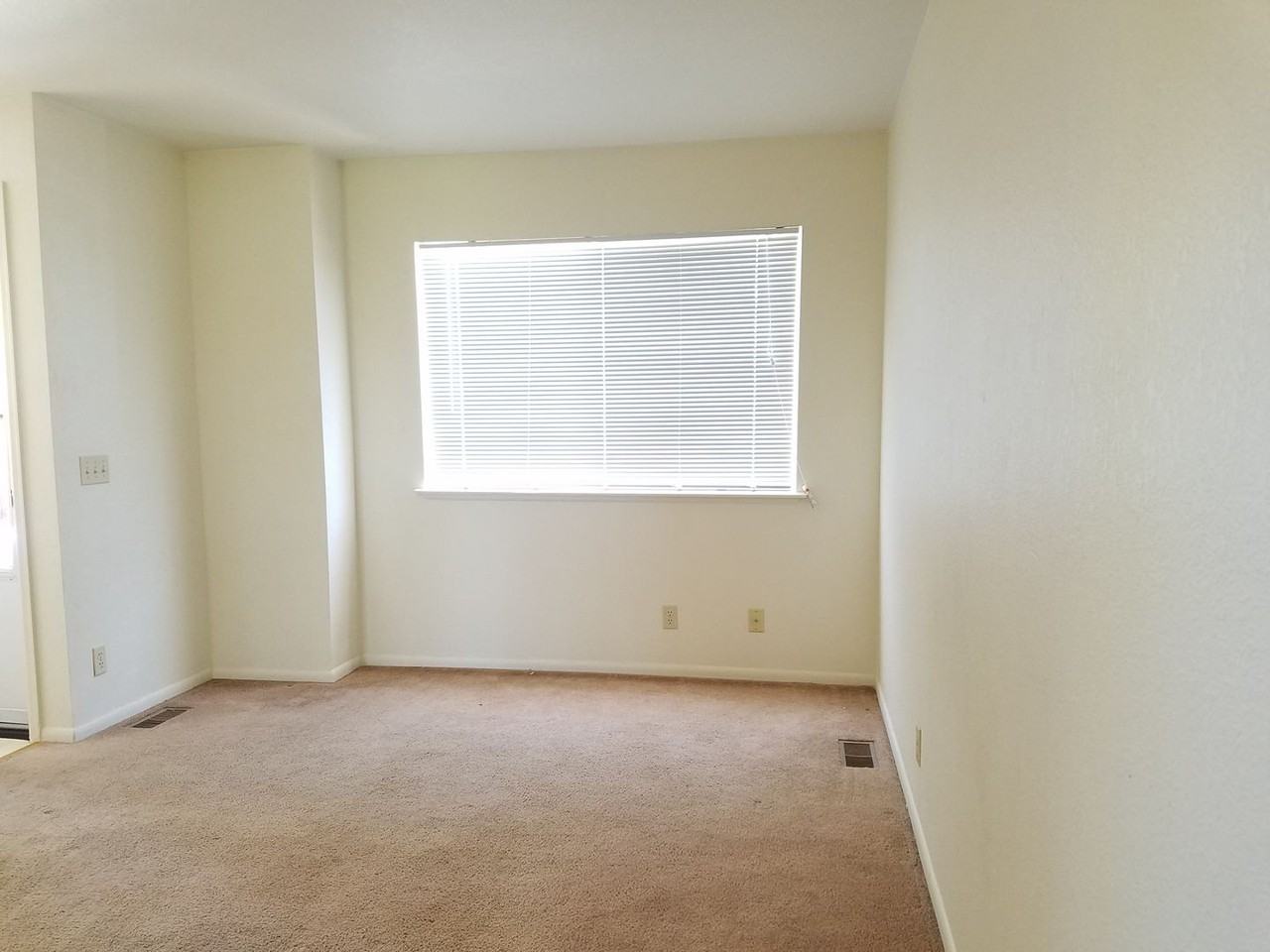 4850 Basswood Dr - Photo 4 of 8