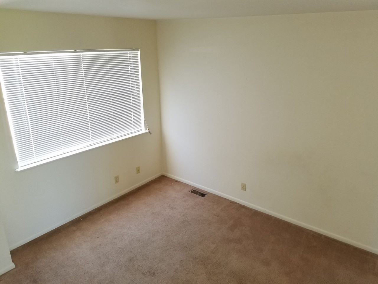 4850 Basswood Dr - Photo 5 of 8