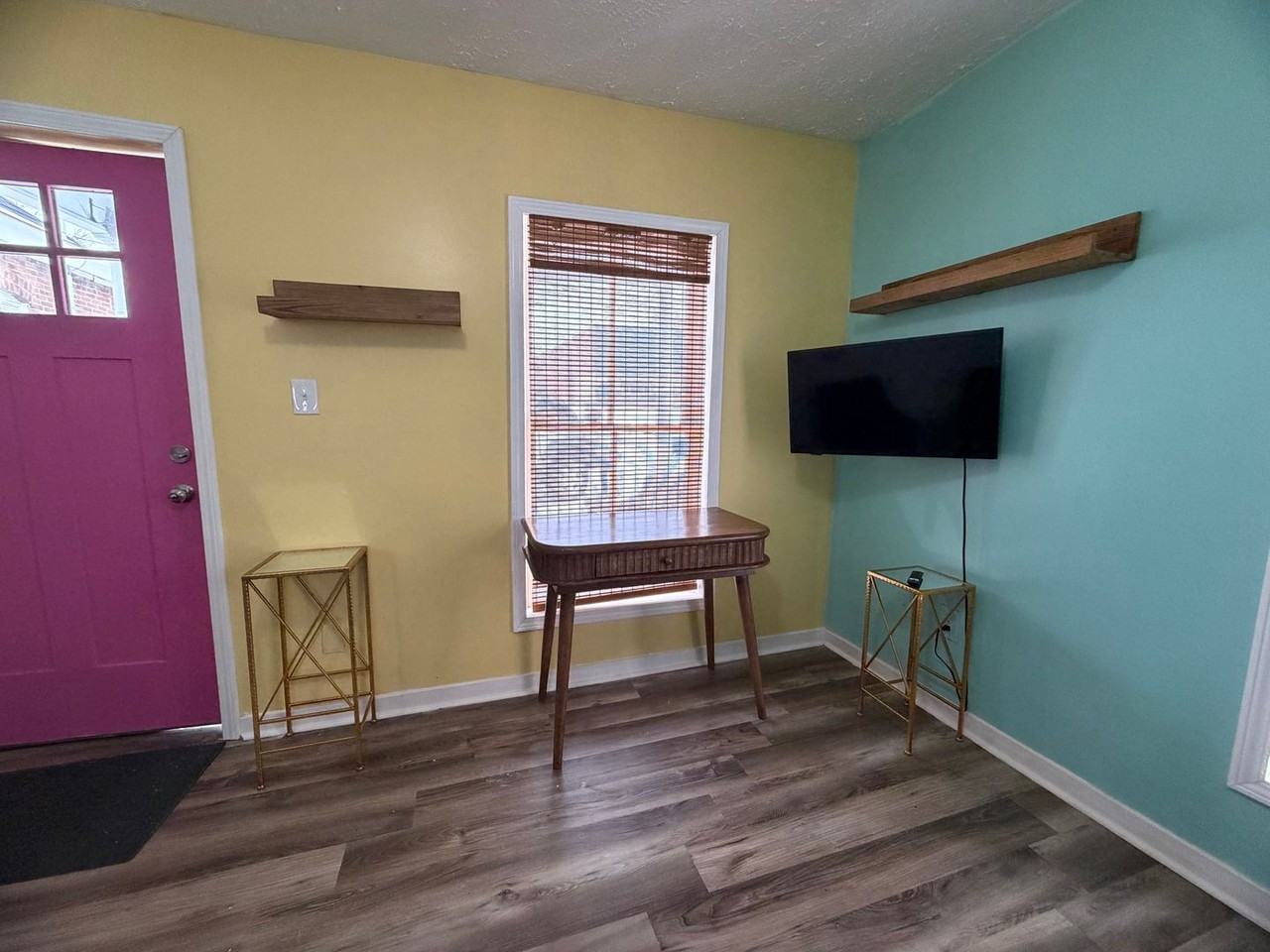 339 N Limestone - Photo 4 of 11