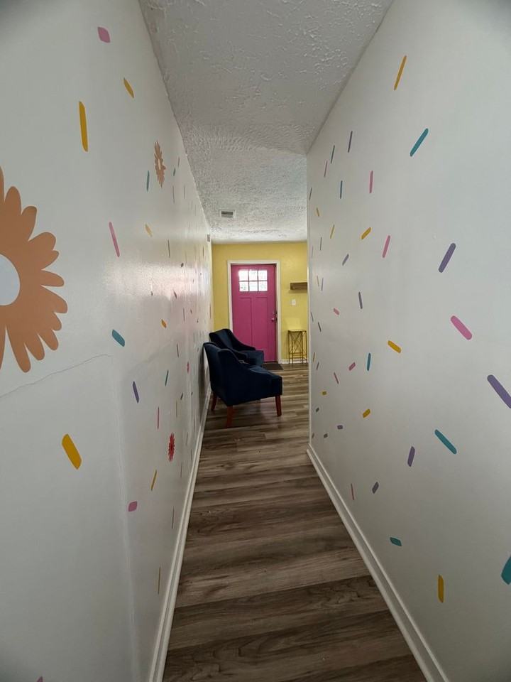 339 N Limestone - Photo 5 of 11