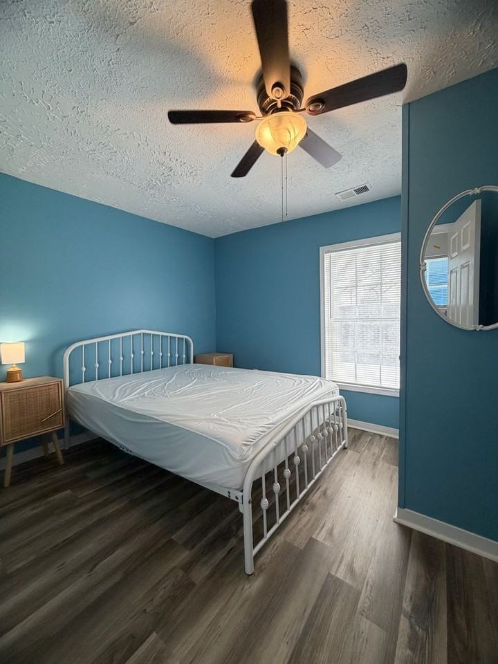 339 N Limestone - Photo 6 of 11