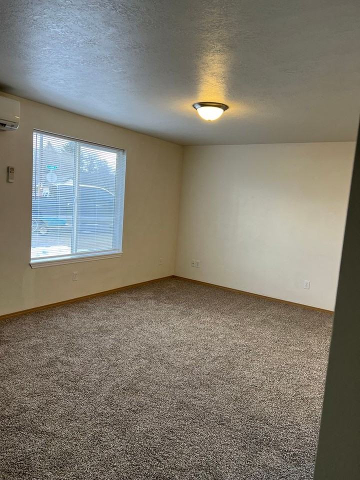 2825 Sw 28th St - Photo 5 of 26