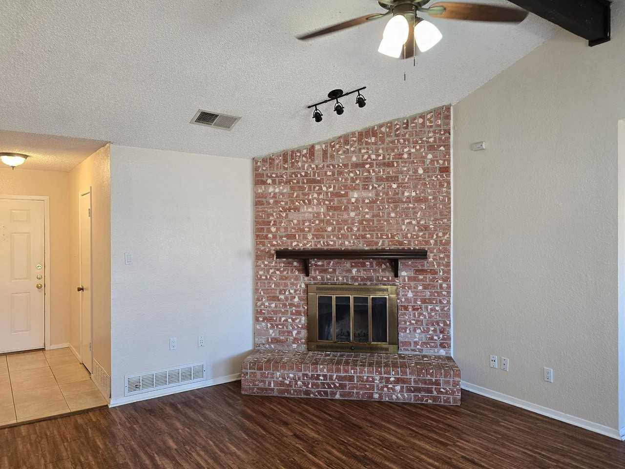 552 Greenway Dr - Photo 3 of 39