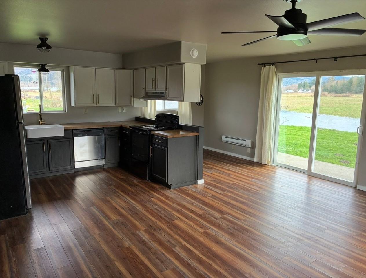 9179 Harrison Rd #B - Photo 2 of 6