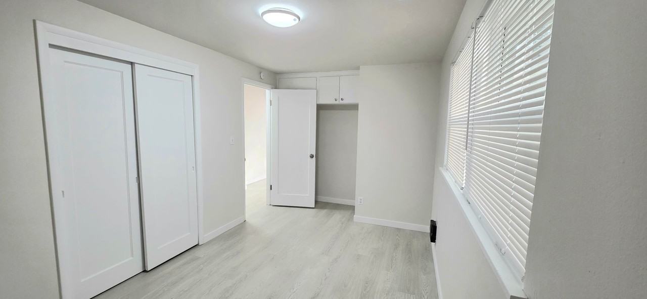 15528 Stone Ave N - Photo 7 of 8