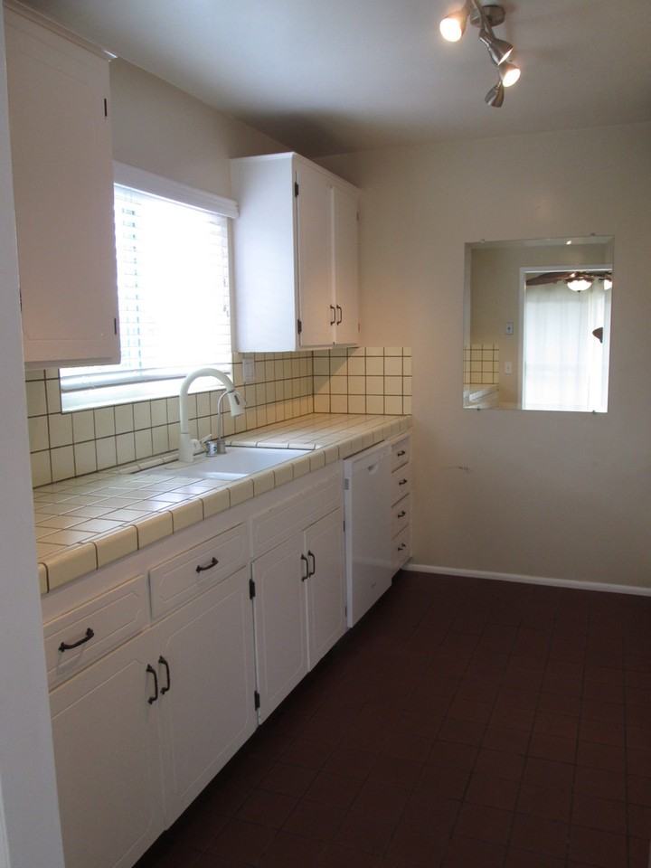 459 Brighton Ave - Photo 3 of 11