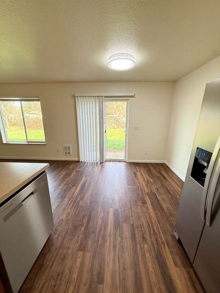 2010 46th Ave - Photo 7 of 31