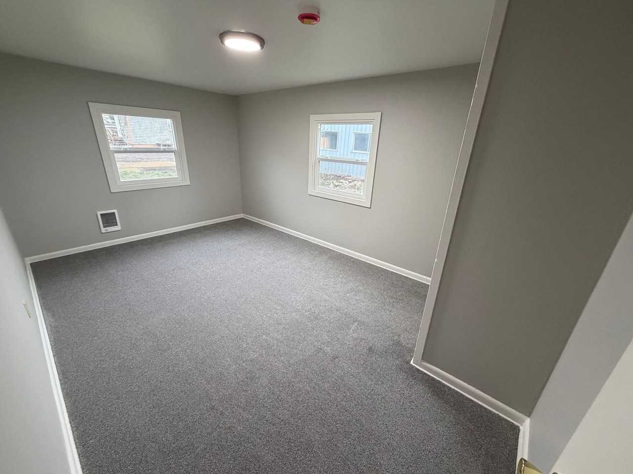 1906 Se Byers Pl - Photo 3 of 9