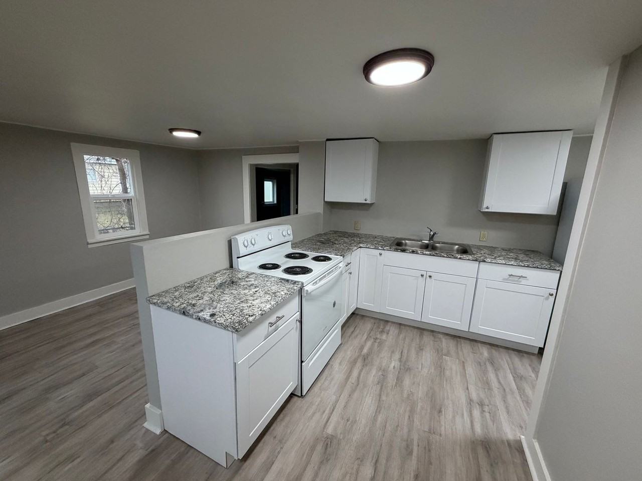 1906 Se Byers Pl - Photo 6 of 9