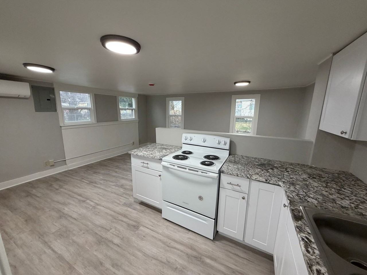 1906 Se Byers Pl - Photo 7 of 9