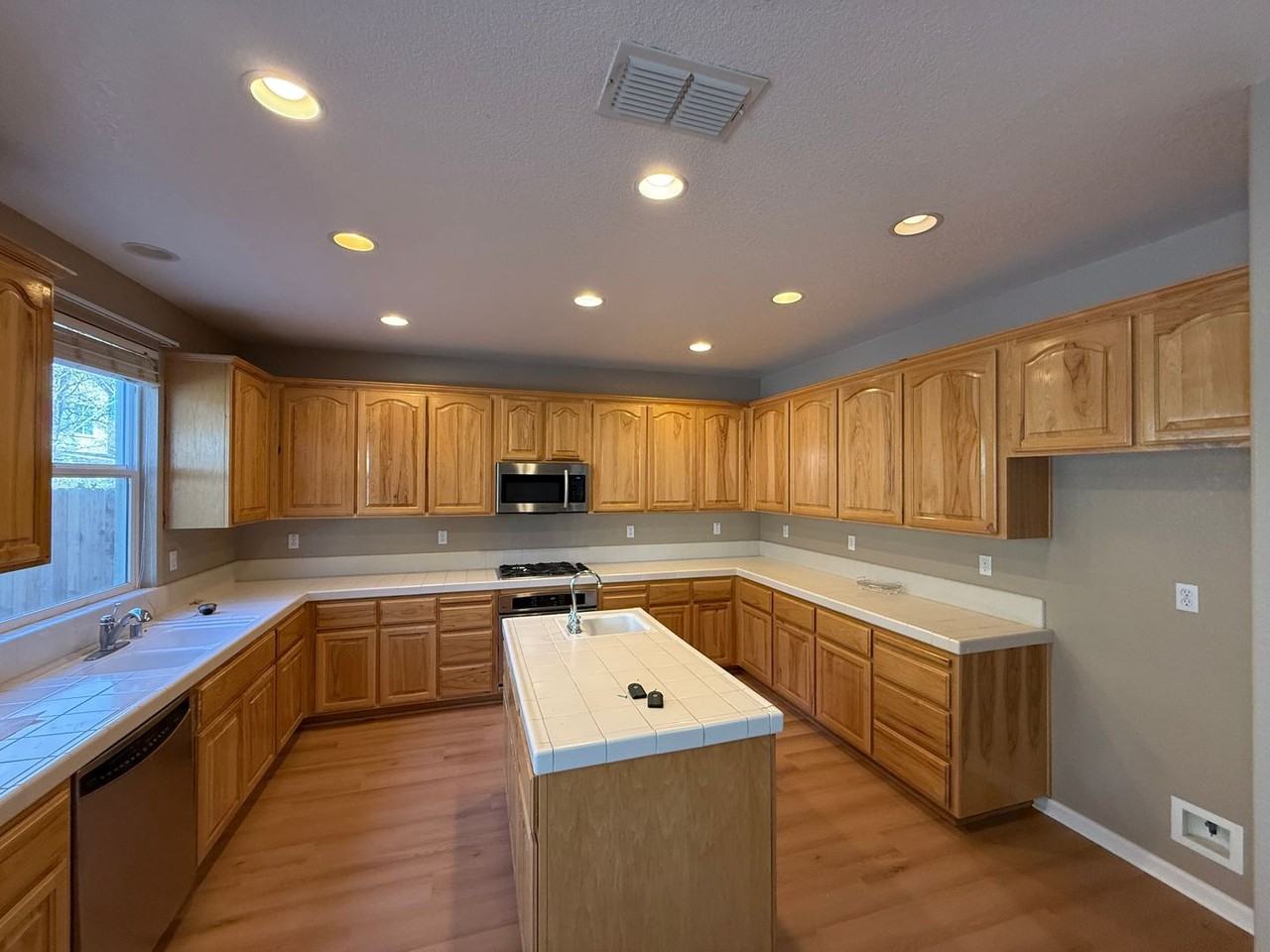 1248 Berry Creek Rd - Photo 5 of 15