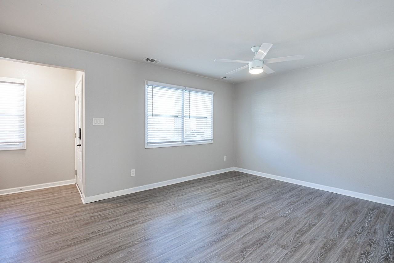 3393 Lakecrest Rd - Photo 7 of 16