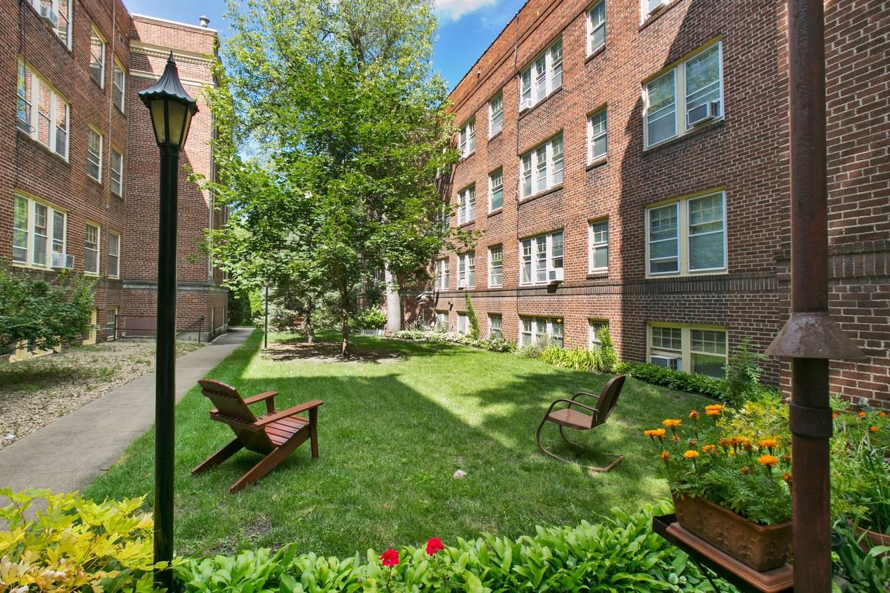 Calhoun Beach Apartments - Photo 4 of 5