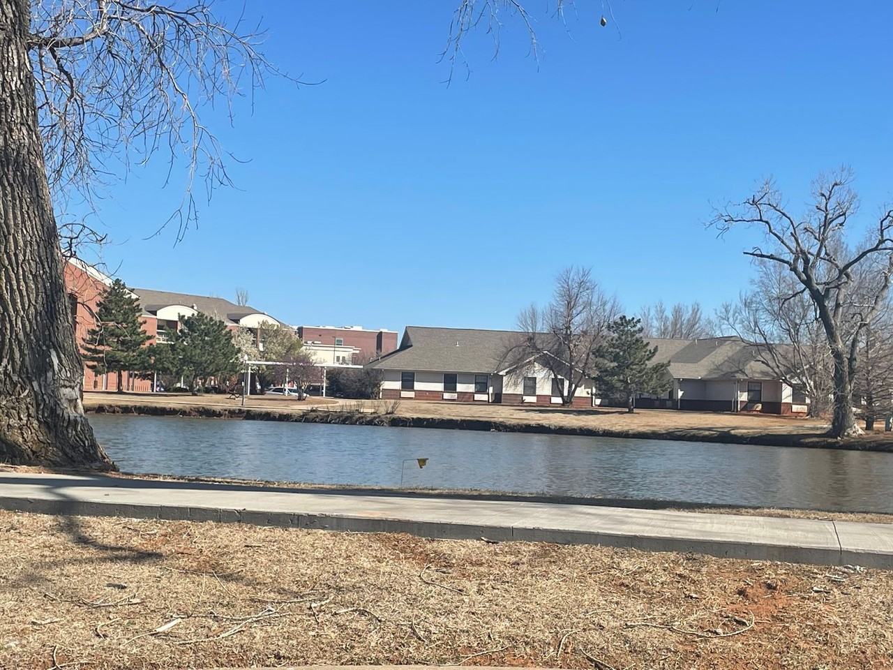 1604 Lakeshore Dr - Photo 2 of 24