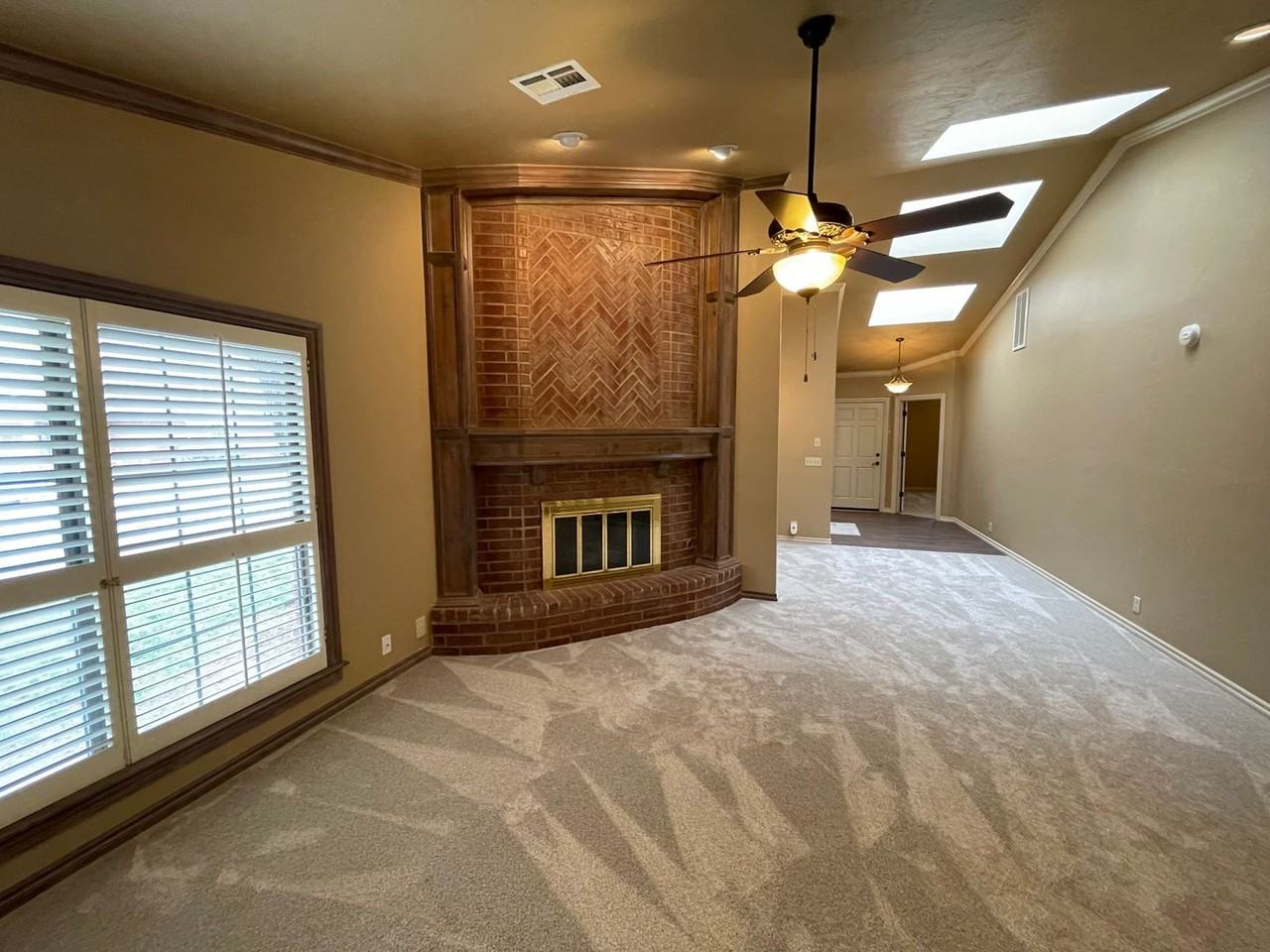 1604 Lakeshore Dr - Photo 6 of 24