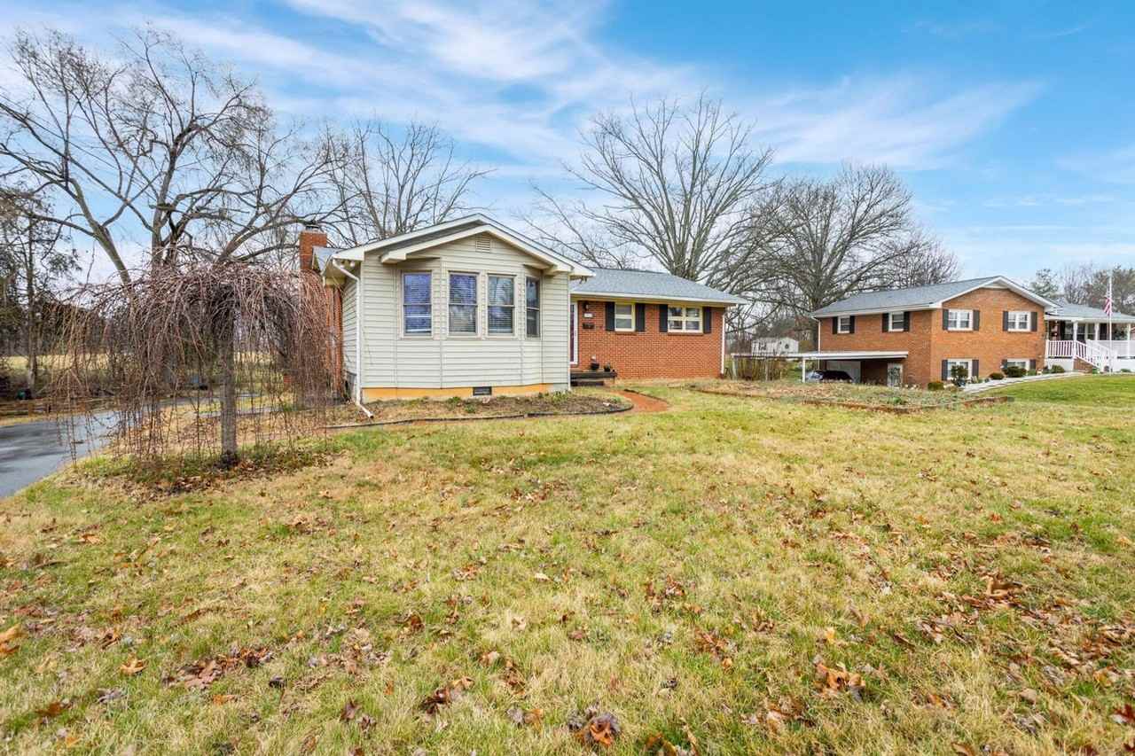 2511 Larkspur Dr - Photo 3 of 32