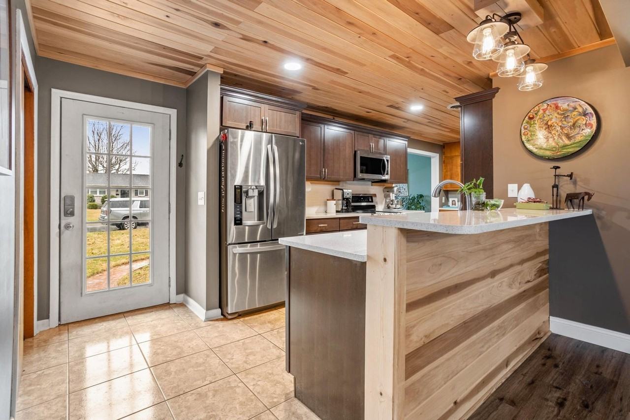 2511 Larkspur Dr - Photo 5 of 32