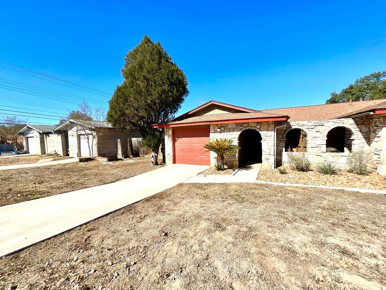 6905 Forest Meadow St - Photo 3 of 31