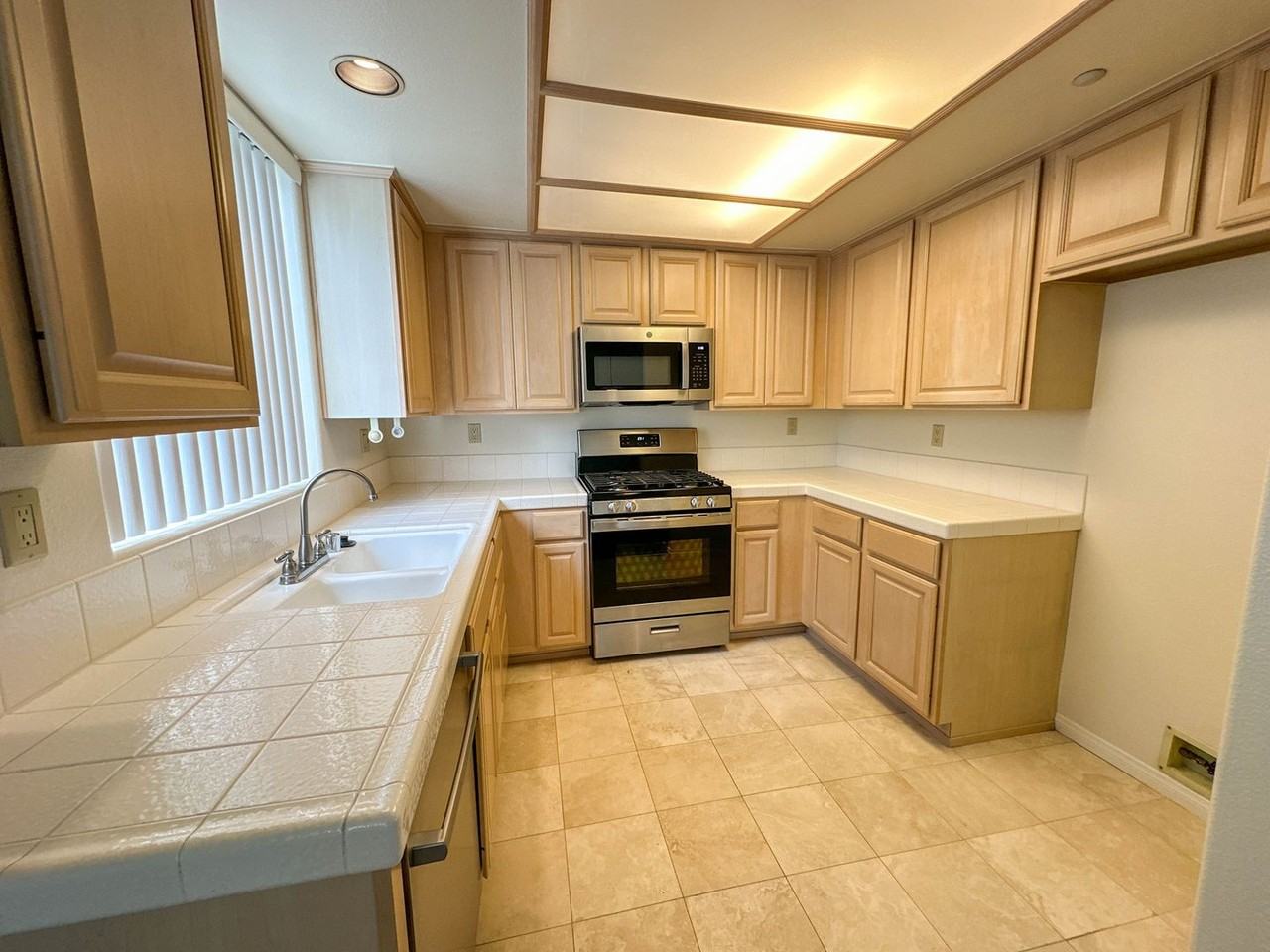 427 W Doran St #106 - Photo 4 of 19