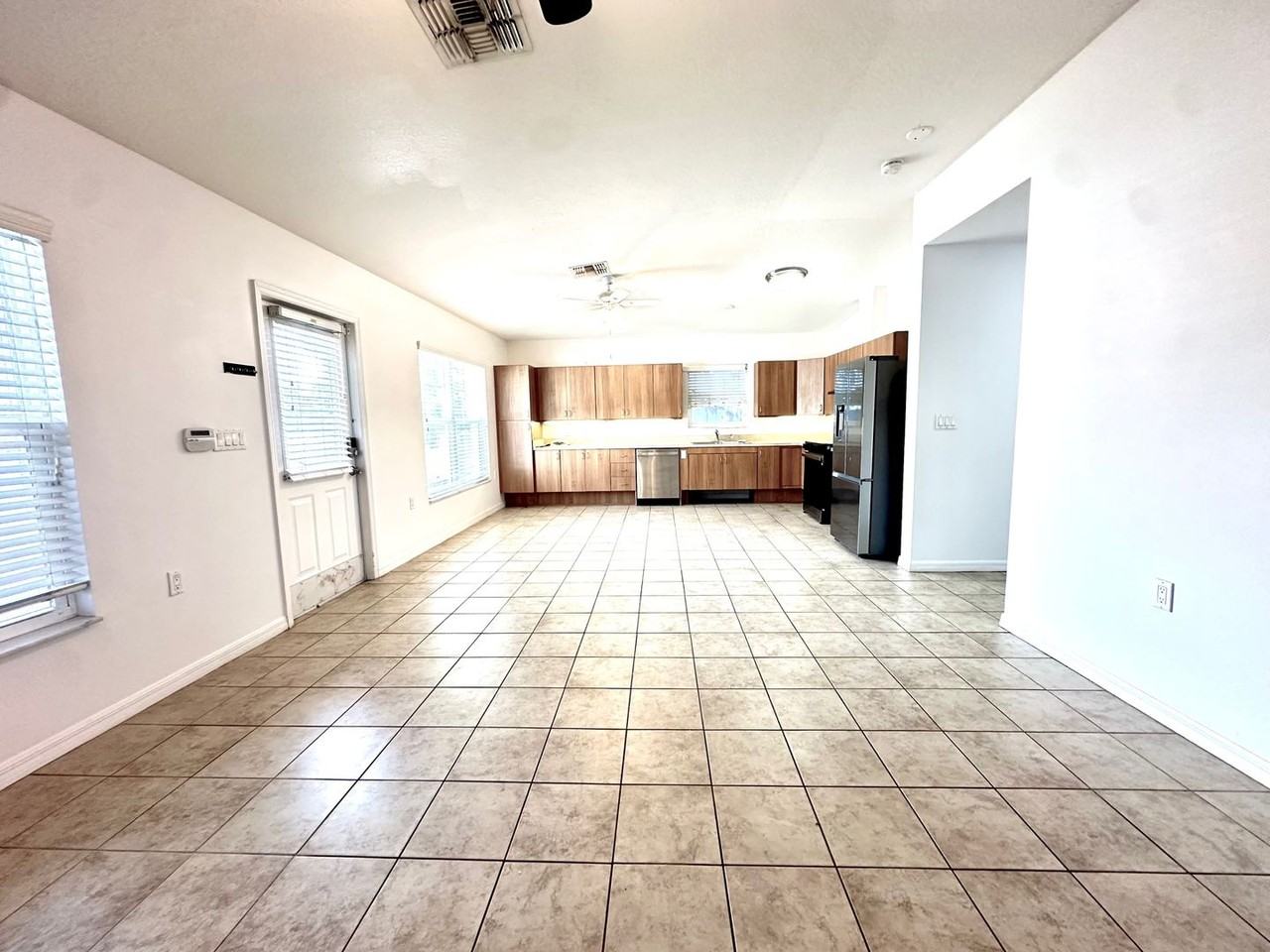 1121 Dr Martin Luther King Jr St S - Photo 5 of 16