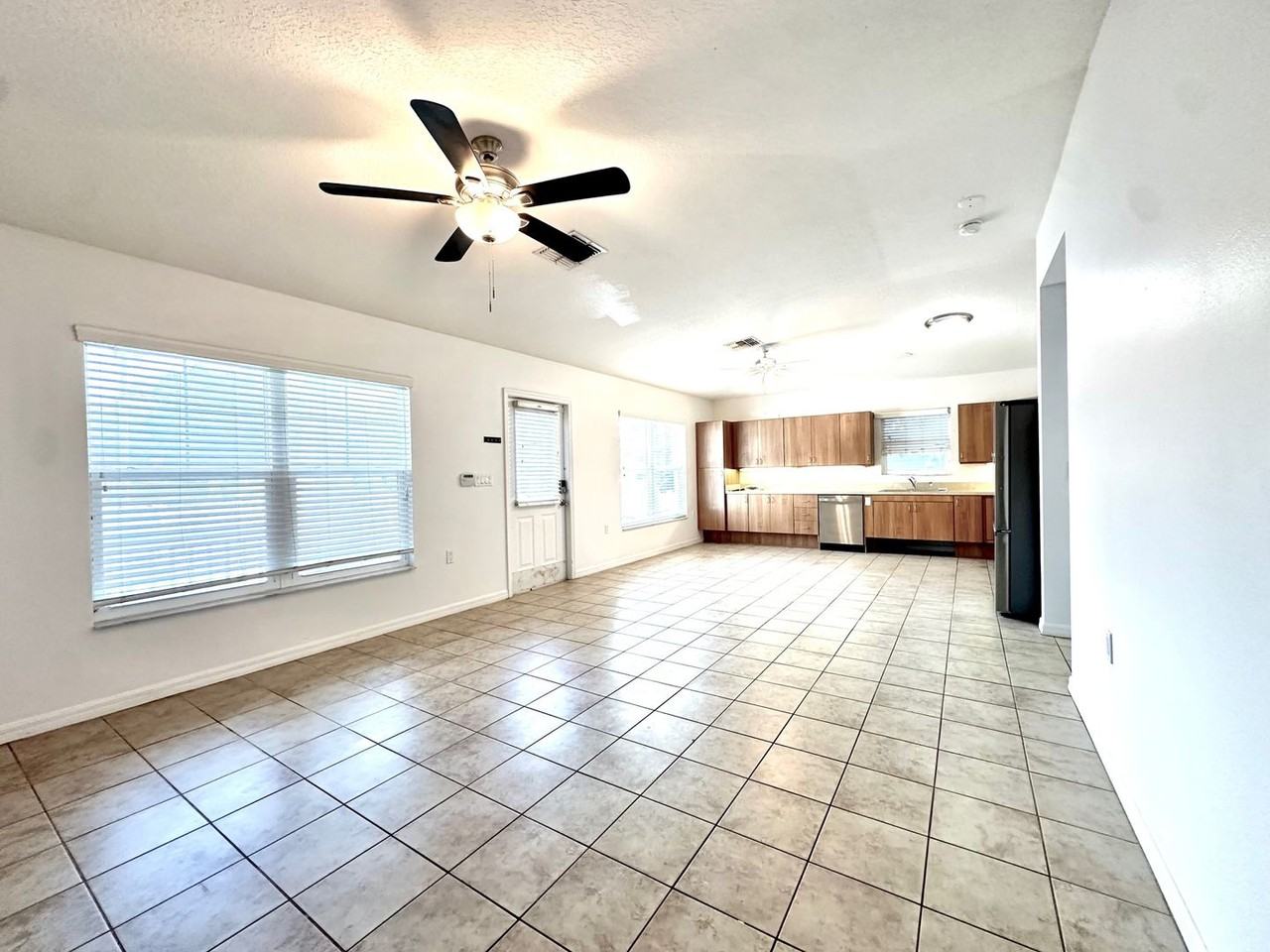 1121 Dr Martin Luther King Jr St S - Photo 6 of 16