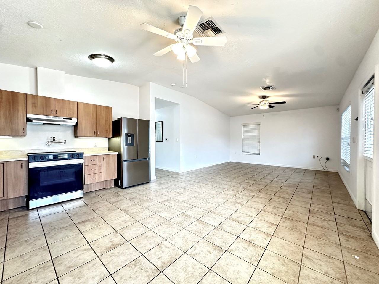 1121 Dr Martin Luther King Jr St S - Photo 7 of 16