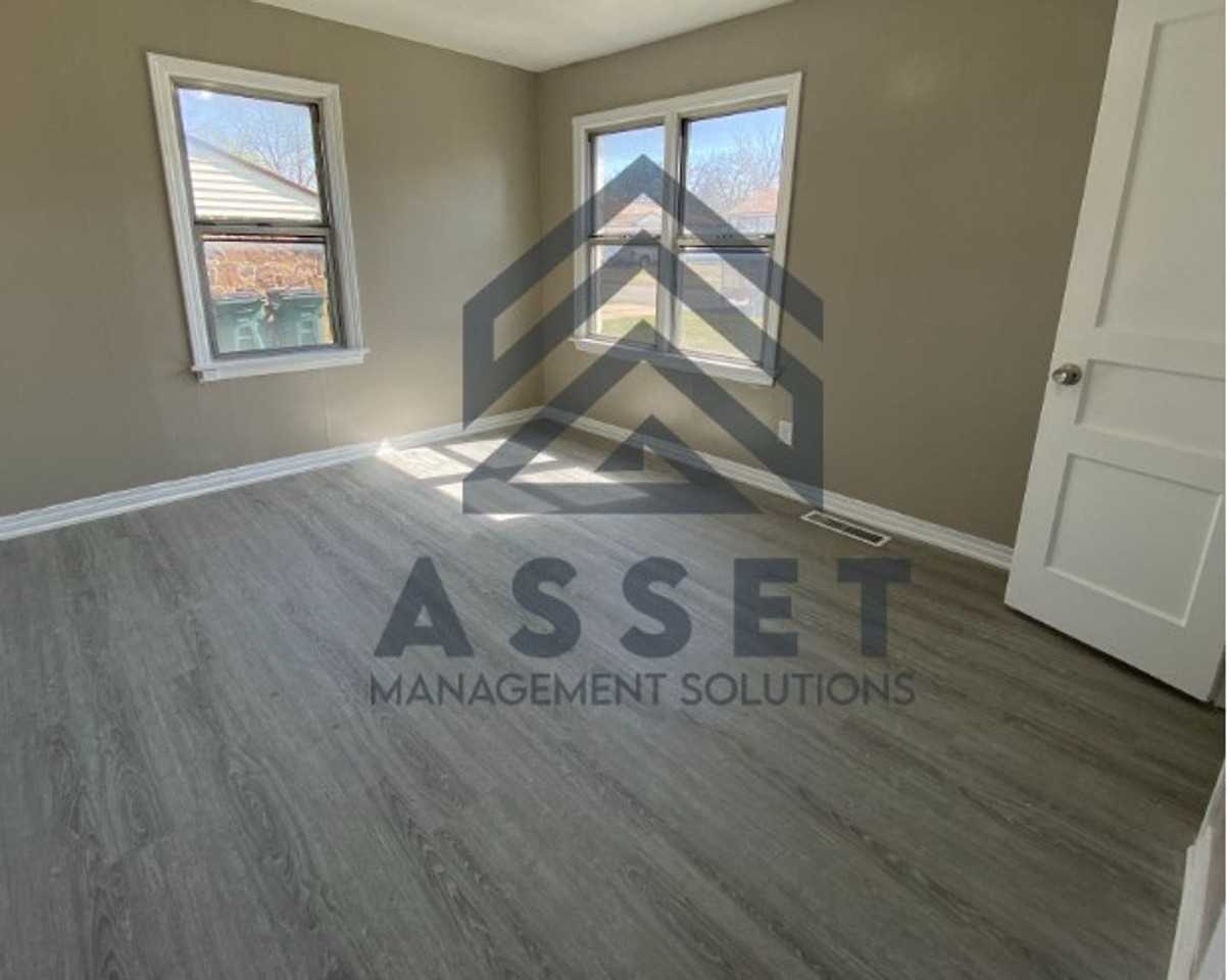 4501 Se 21st St - Photo 4 of 8