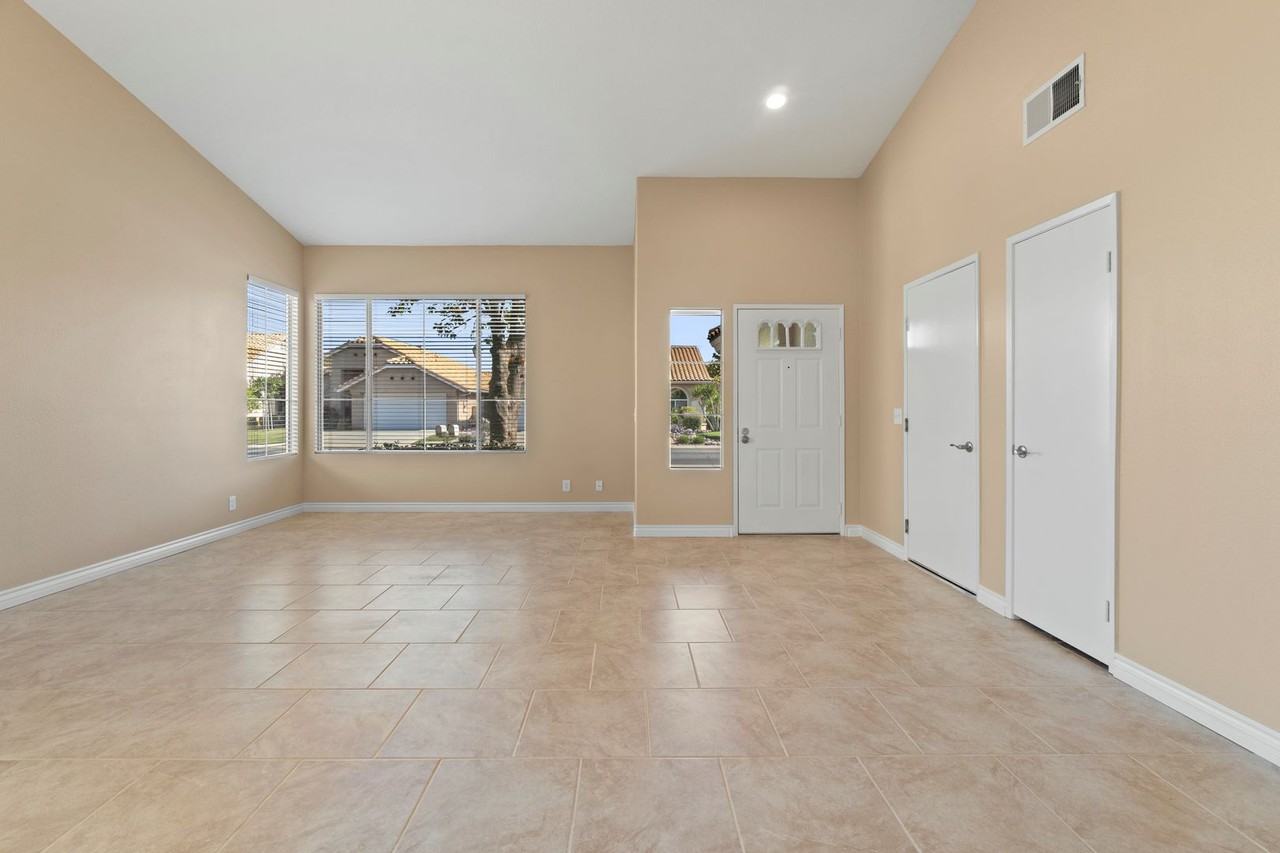 6282 W Bardmoor Ave - Photo 4 of 22