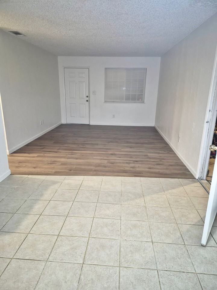 1090 Pinnacles Ave - Photo 3 of 9