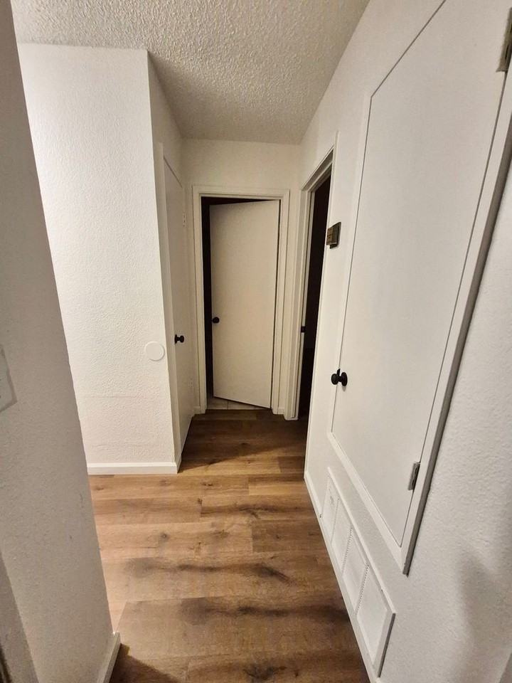 1090 Pinnacles Ave - Photo 4 of 9