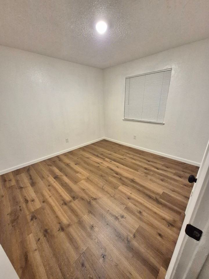 1090 Pinnacles Ave - Photo 5 of 9