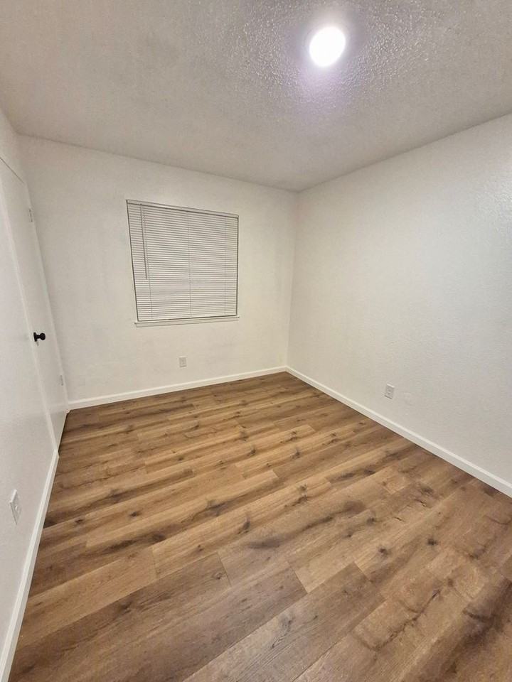 1090 Pinnacles Ave - Photo 6 of 9