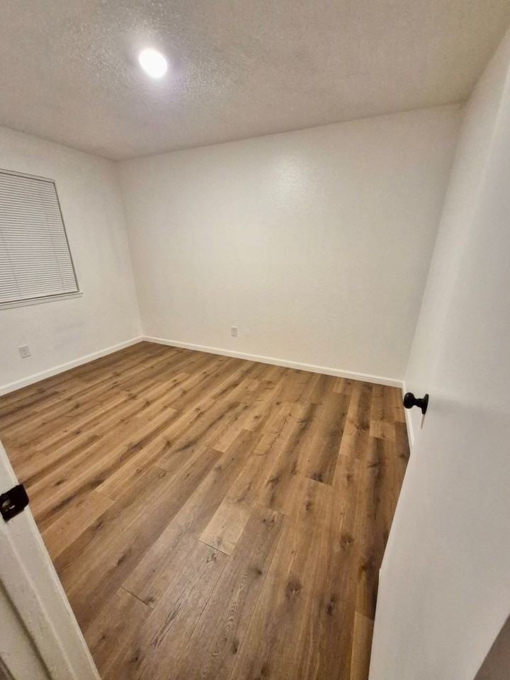 1090 Pinnacles Ave - Photo 7 of 9