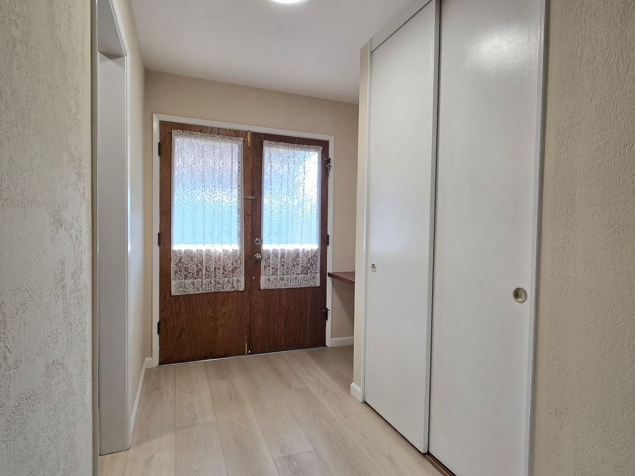 1542 Parkview Ave - Photo 2 of 12