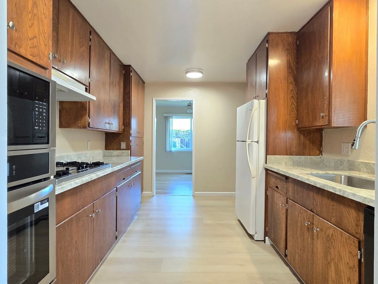 1542 Parkview Ave - Photo 3 of 12