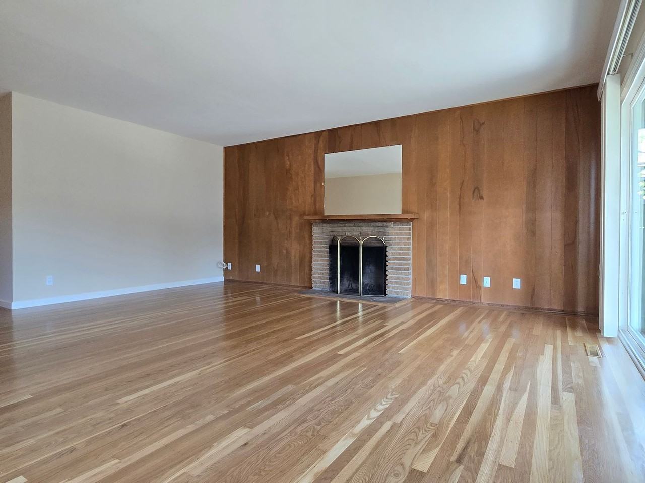 1542 Parkview Ave - Photo 6 of 12