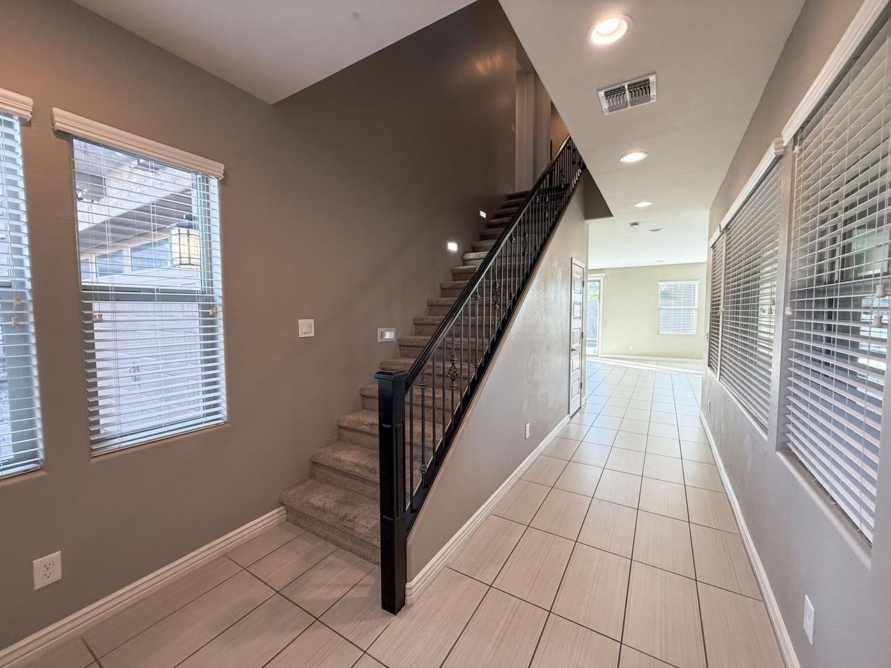 4711 E Daley Ln - Photo 2 of 49