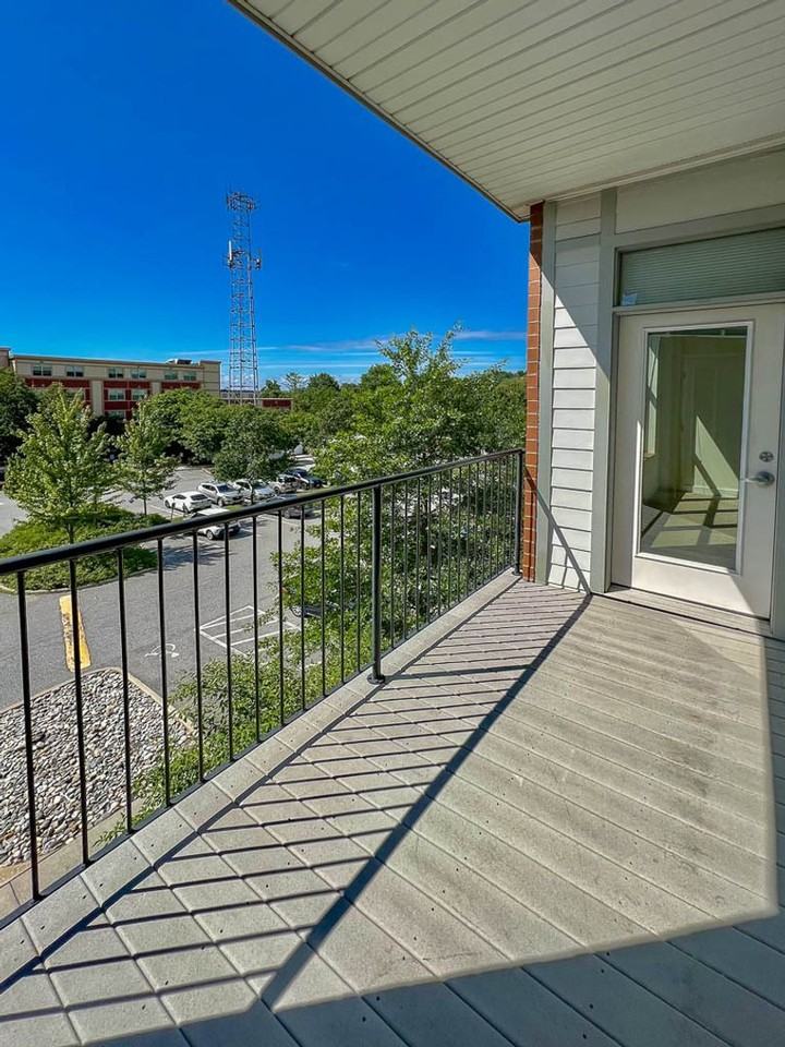 410 Farrell St - Photo 4 of 39