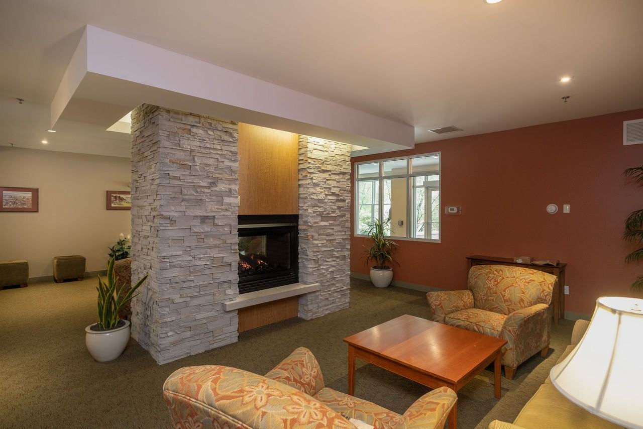 410 Farrell St - Photo 5 of 39