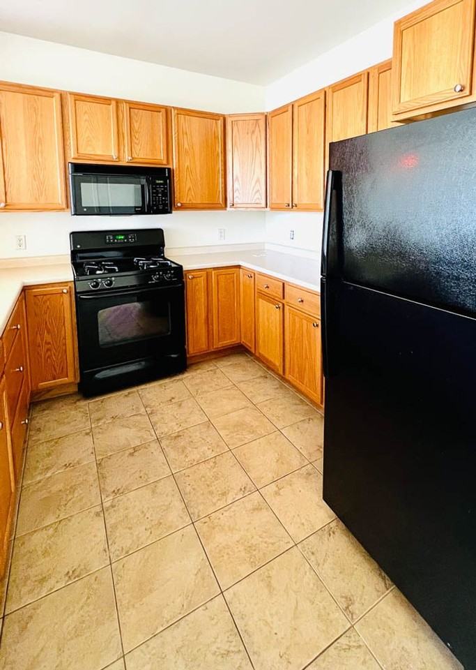 410 Farrell St - Photo 6 of 39