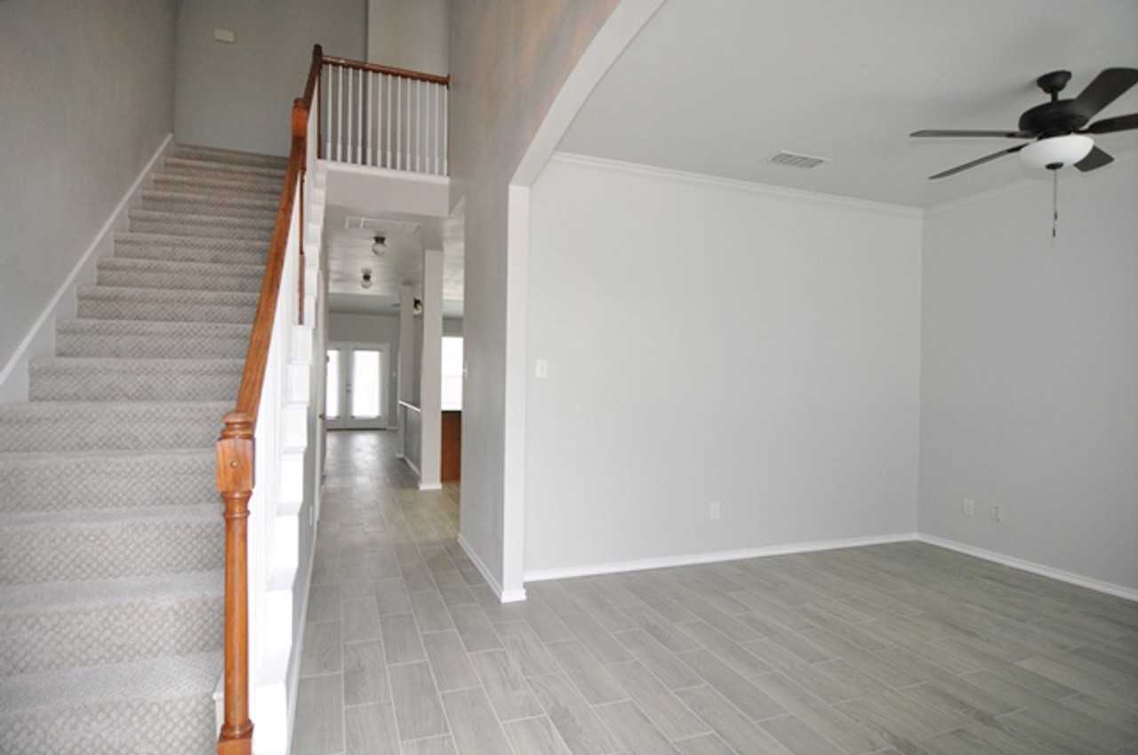 9020 Brook Hill Ln - Photo 4 of 25