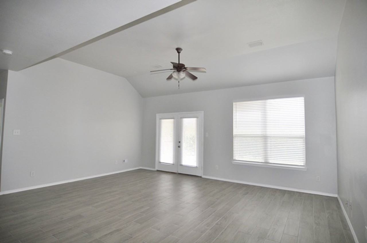 9020 Brook Hill Ln - Photo 6 of 25