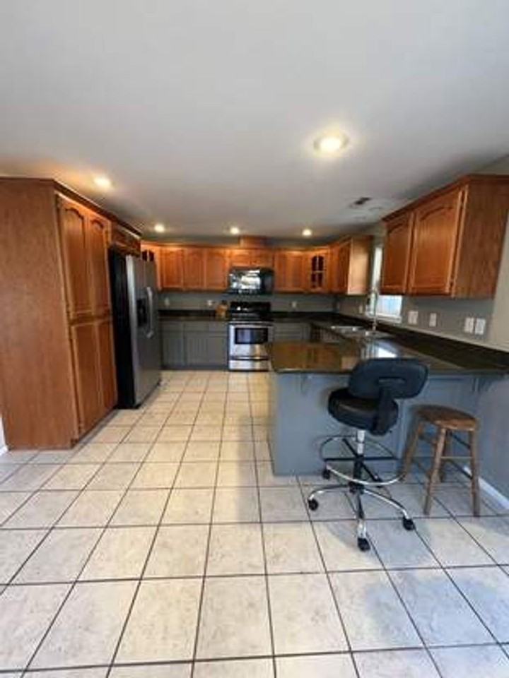 2825 Duell Ave - Photo 4 of 17