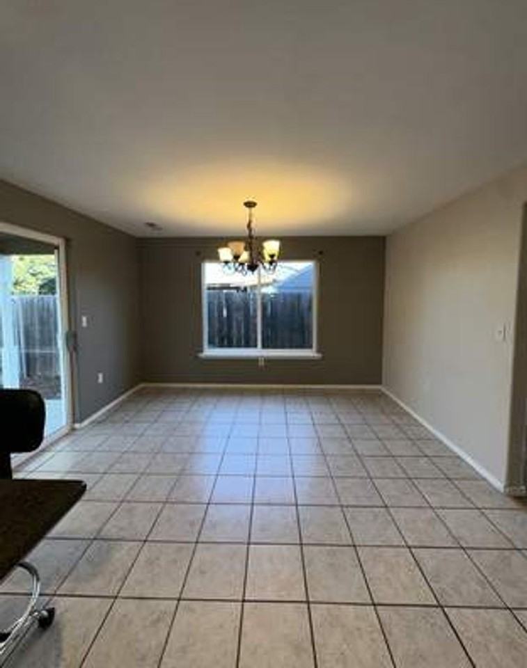 2825 Duell Ave - Photo 5 of 17