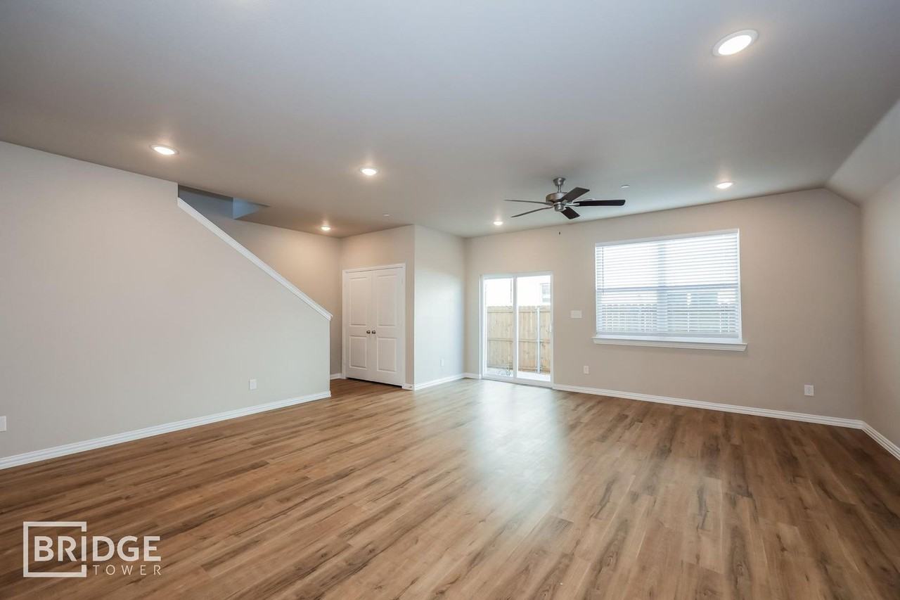 1013 W Golden Ln - Photo 5 of 16